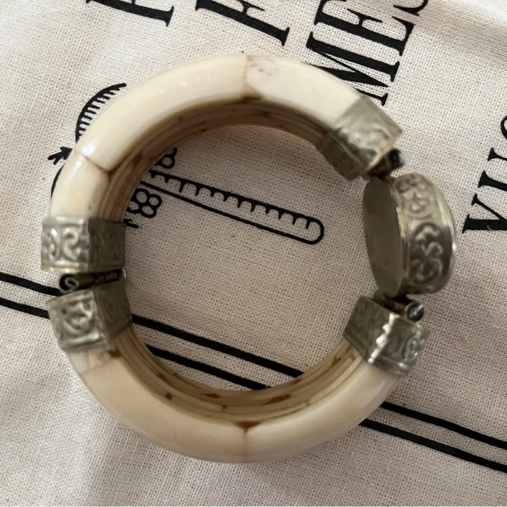 Vintage Ethnic Boho Bangle Bracelet Black Onyx Stone Hinge Clasp